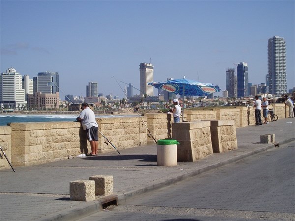 065-Рыбаки на набережной Тель-Авива